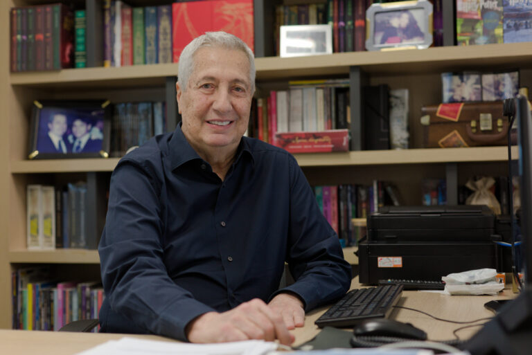 Paulo Rocco em seu escritório